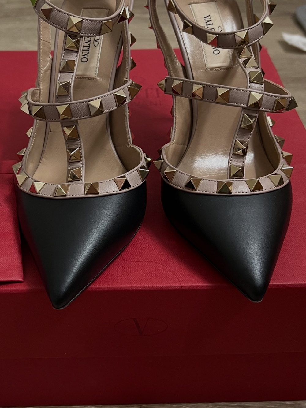 Excellent Preowned Valentino GARAVANI Rockstud black leather, ankle strap 36
